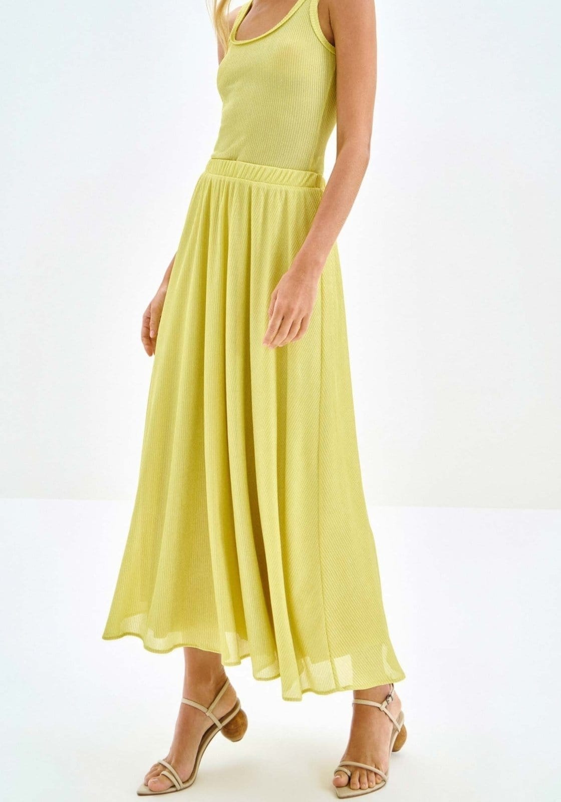 Vista 2 Saia Midi Evasê Canelada com Brilho Lez a Lez verde