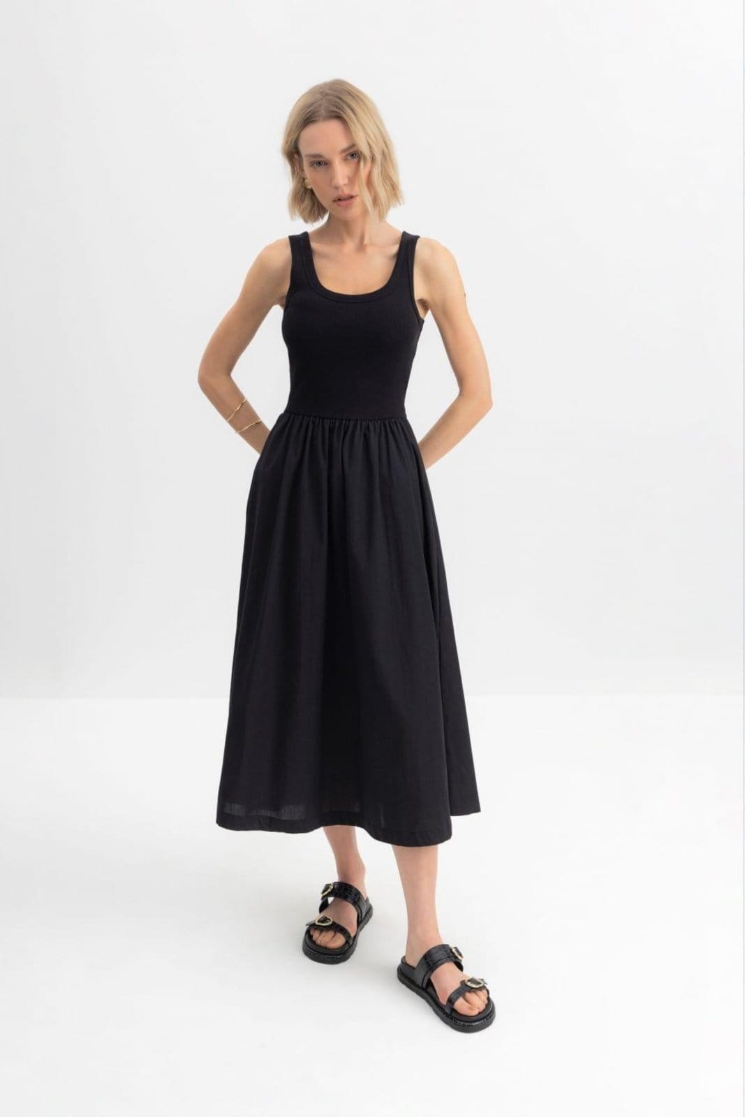Vista principal Vestido Feminino Midi Em Ribana Essendi Essendi preto