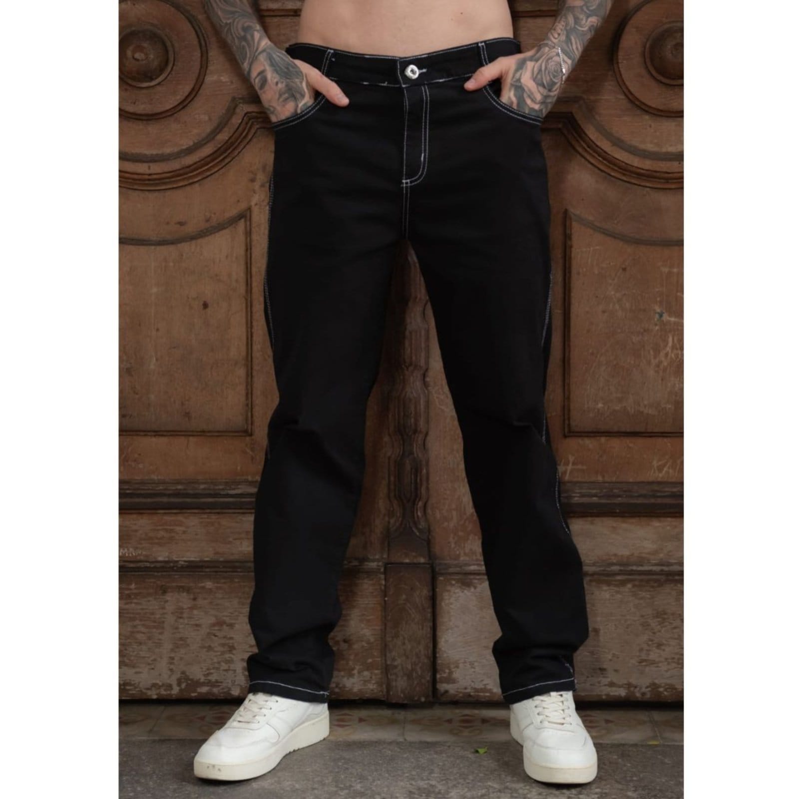 Vista principal Calça Masculina Reta Sarja Preta Com Costura Branca Alleppo Jeans preto