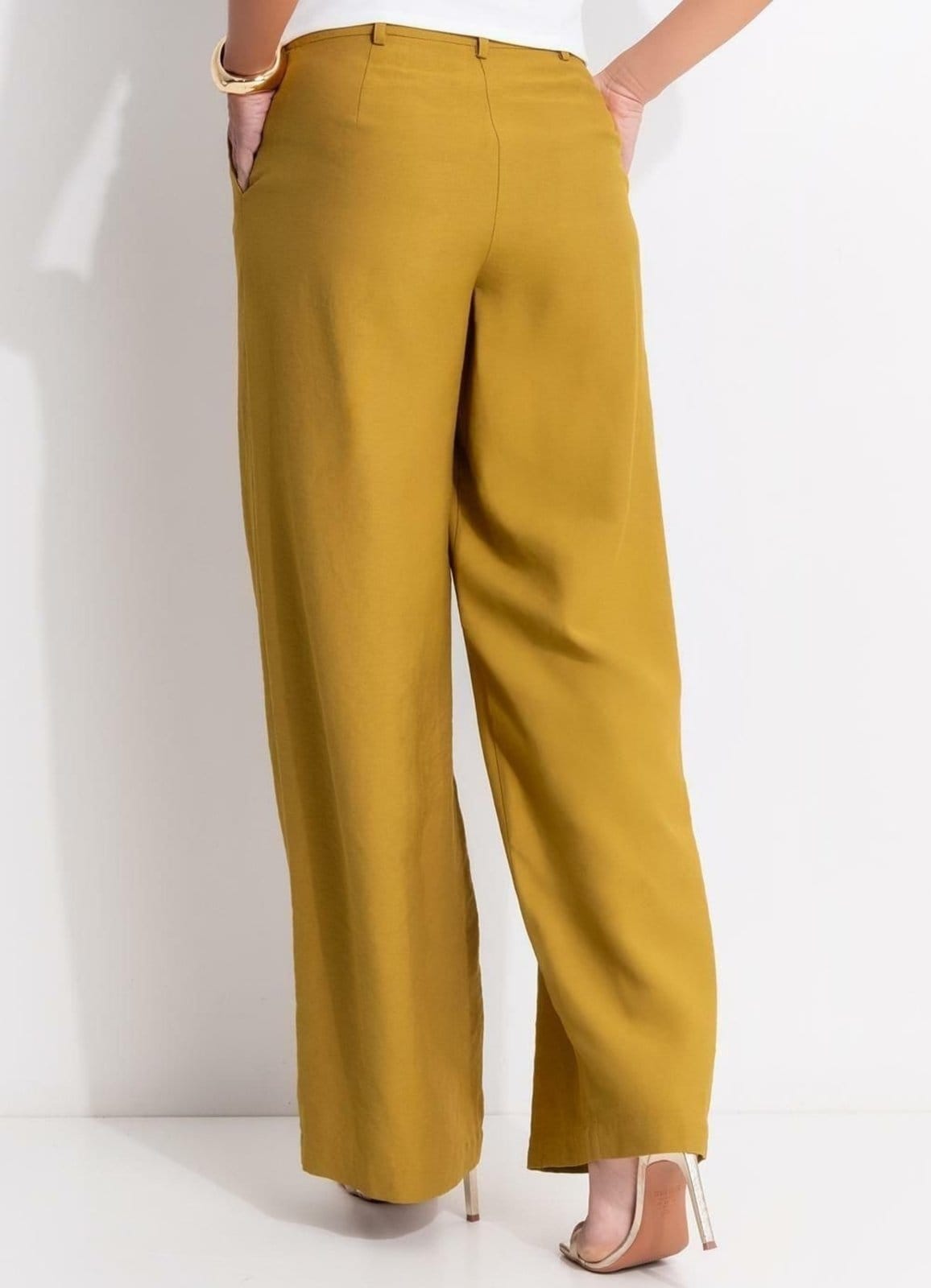 Vista 2 Calça Em Tecido Alfaiataria De Visco Oliva Quintess verde