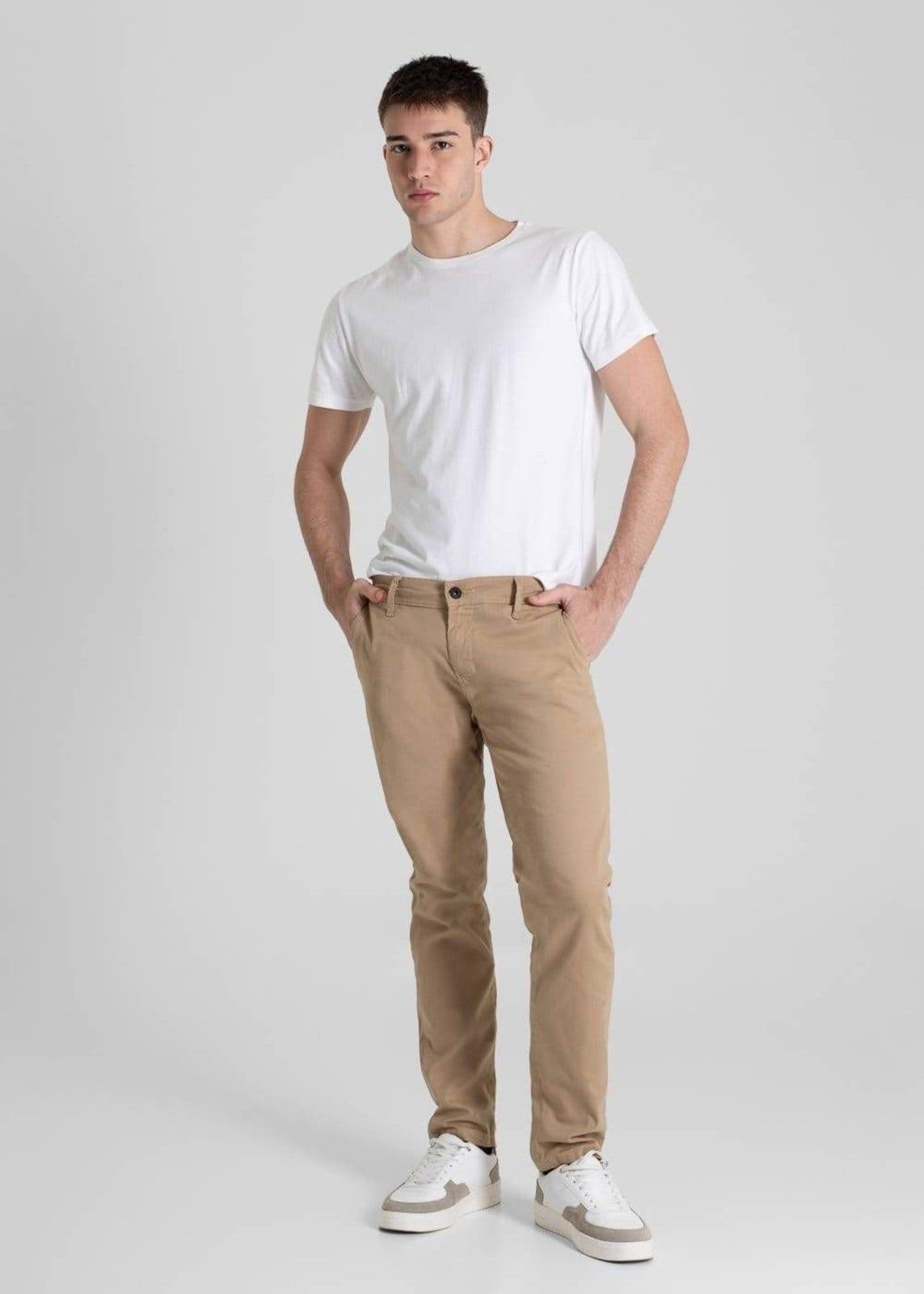 Vista 2 Calça Sarja Sawary Slim - 280756 Sawary bege