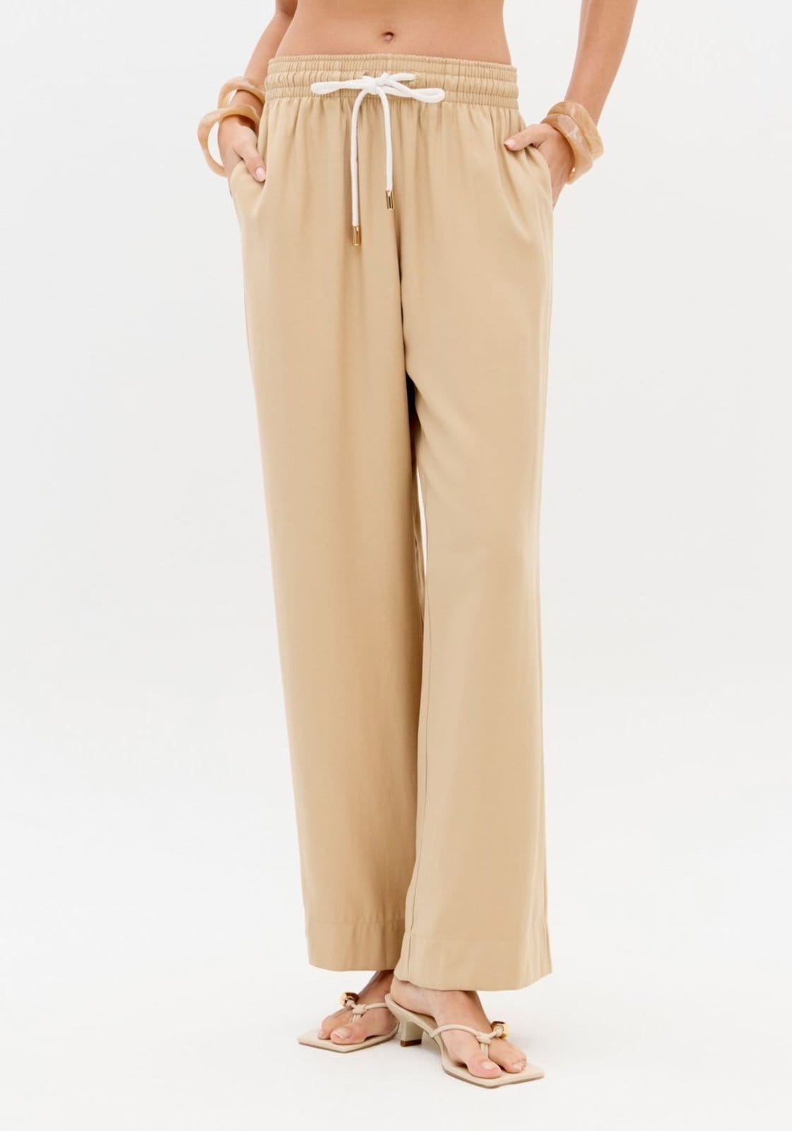 Vista 2 Calça Reta Cintura Alta Cós Elástico Lança Perfume bege