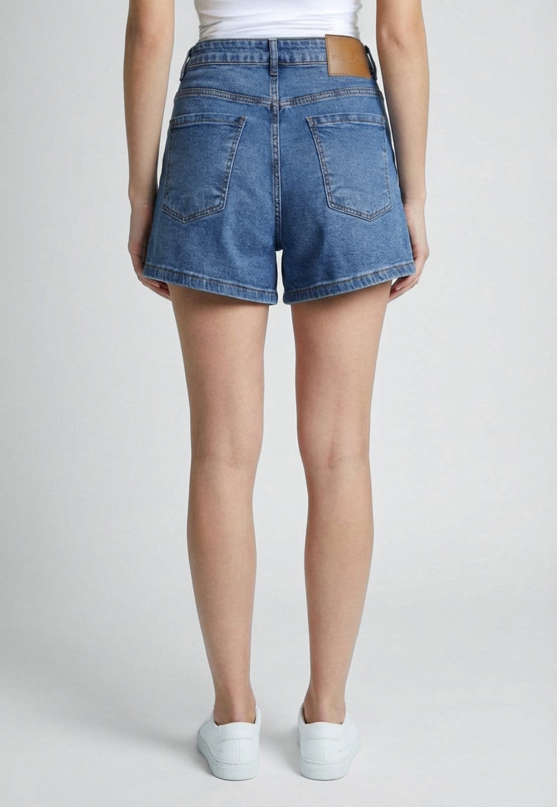 Vista 2 Short Jeans Feminino Lança Perfume Confort High Médio Lança Perfume azul