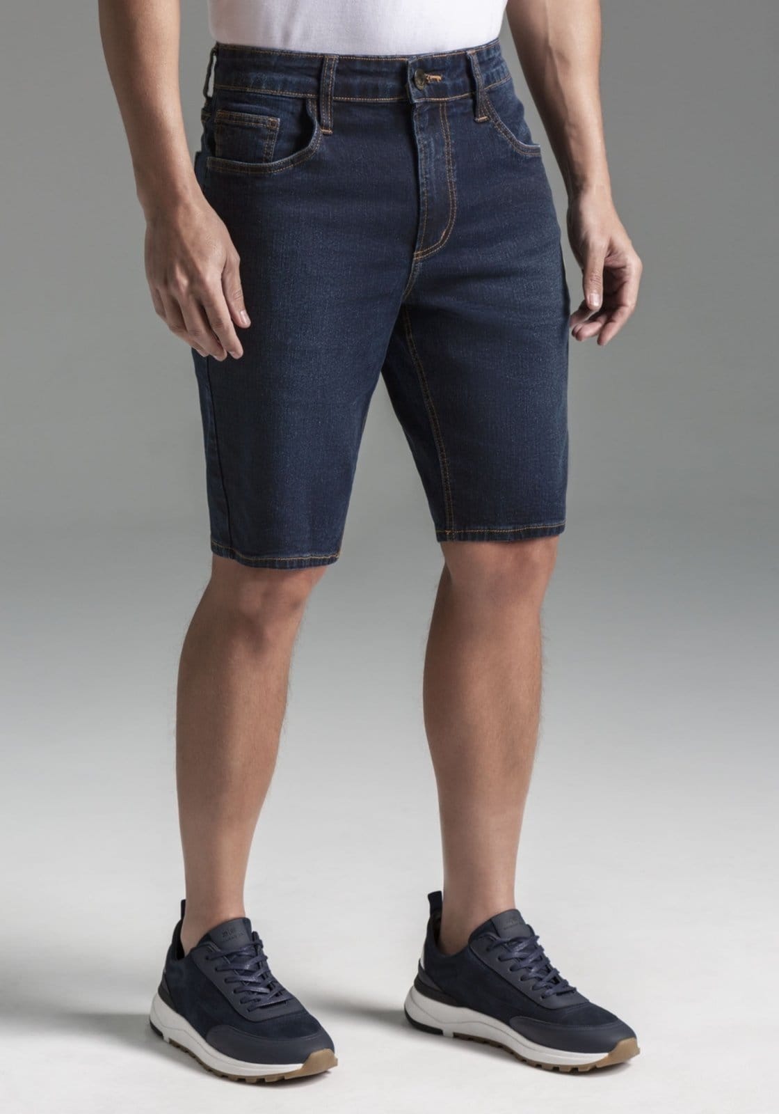 Vista 2 Bermuda Masculina Reta Escura Hangar 33 jeans