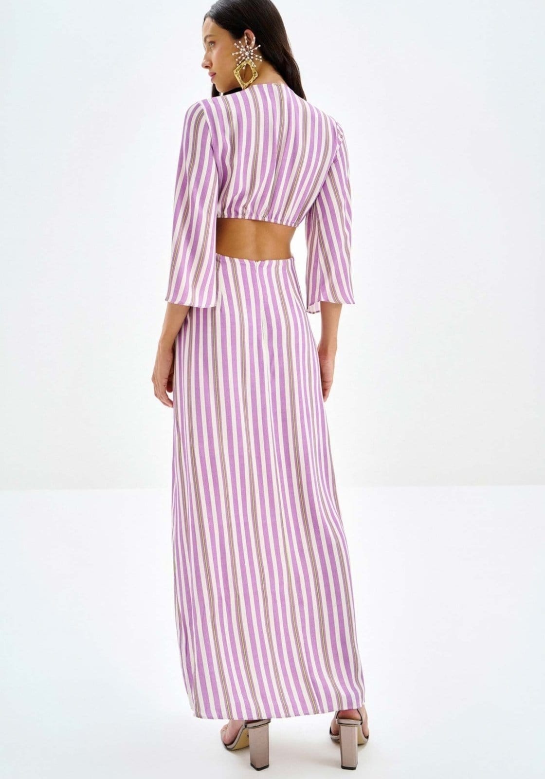 Vista 2 Vestido Midi Chá Estampado com Cut Out Lez a Lez lilás