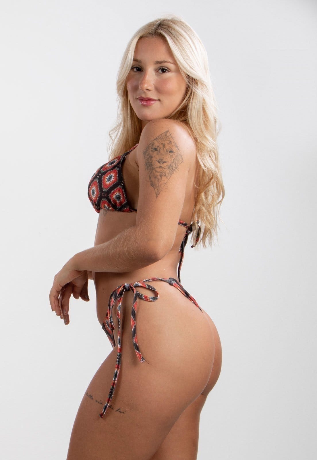 Vista 2 Biquíni Rioutlet Cortininha Fio Dental Moda Praia Tricô Rioutlet estampado