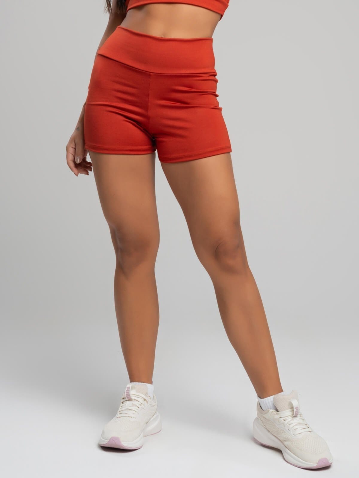Vista 2 Short Curto Suplex Feminino Academia Moda Fitness Treino Terracota Vicbela caramelo/cobre/coral/laranja