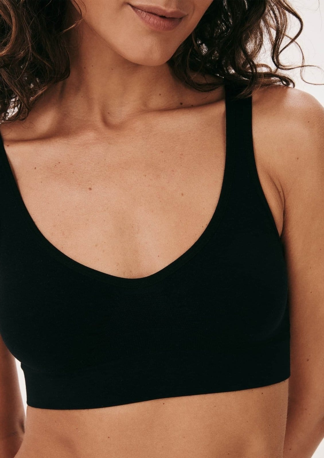 Vista 2 Top Básico Alças Largas Sem Costura Hering preto