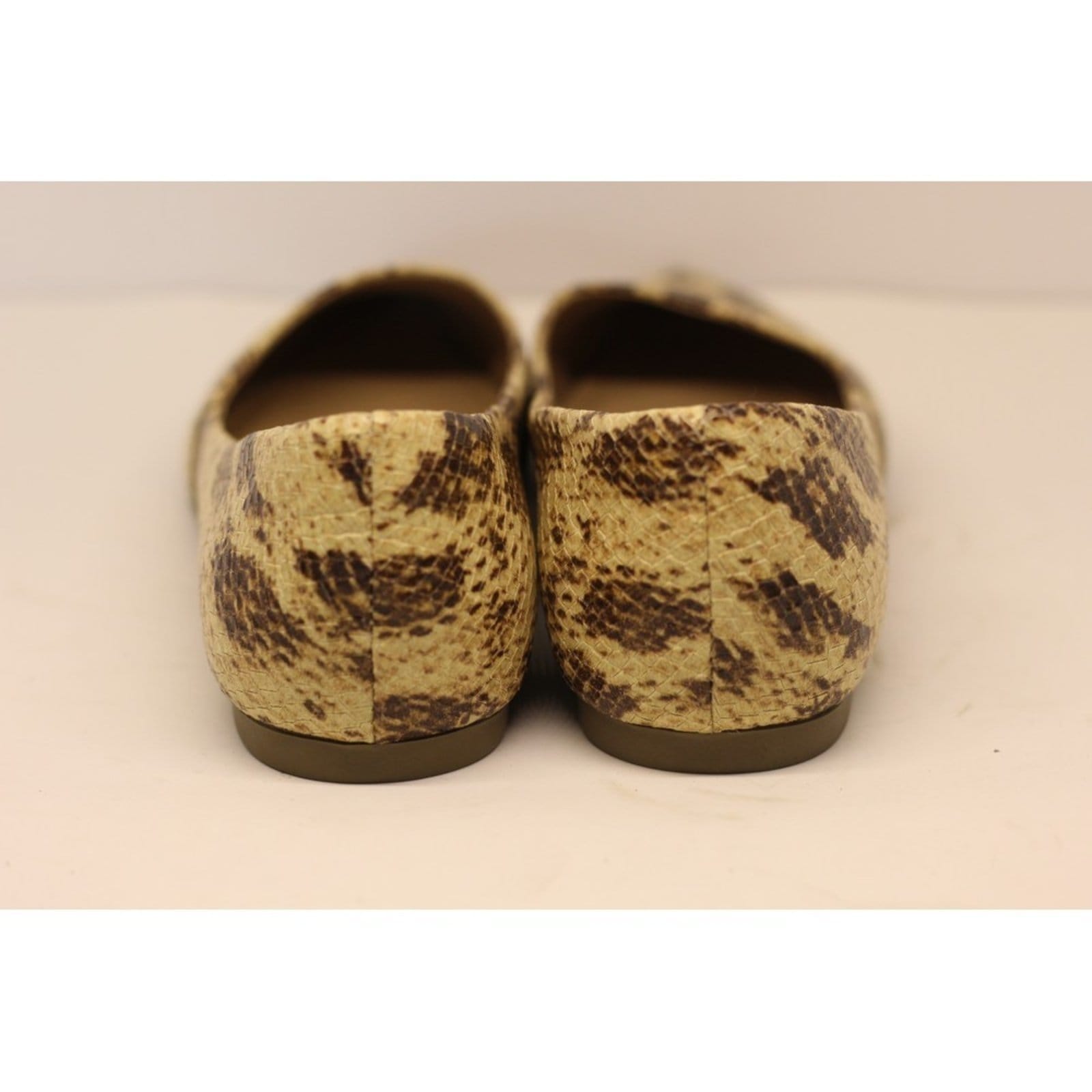 Vista 2 Sapatilha Feminina Bico Fino em Couro Salto Baixo Amarelo Com Spinelli marrom