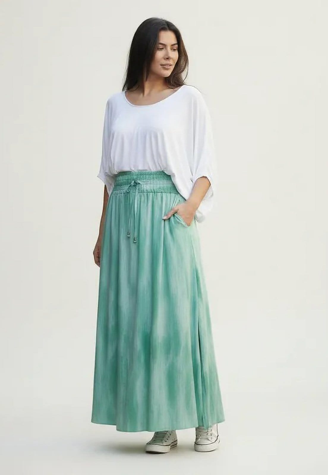 Vista 2 Saia Cabanafree Longa Viscose Tie Dye Verde Aqua Cabanafree estampado verde