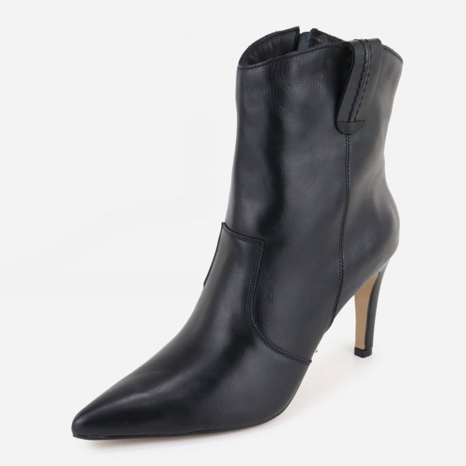 Vista principal Bota Cano Médio Bico e Salto Fino Slim Alto Padrão em Couro Maria Paula MARIA PAULA preto