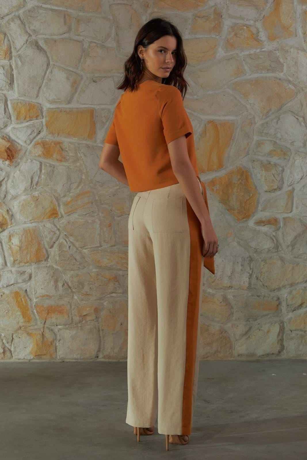 Vista 2 Calça Vanibele Reta Cenoura Vanibele bege/laranja