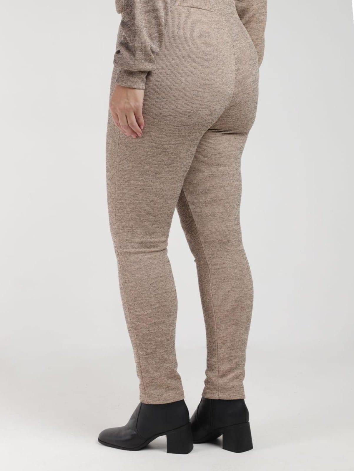 Vista 2 Calça Reta Plus Size Feminina Autentique bege