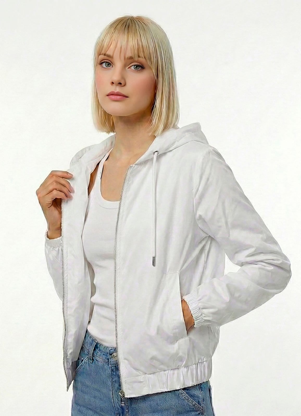 Jaqueta Branca Forrada com Capuz e Bolsos Sob Bomber
