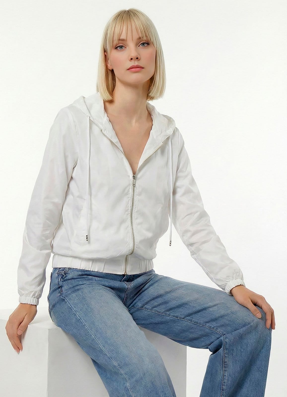 Vista 2 Jaqueta Branca Forrada com Capuz e Bolsos Sob Bomber SOB branco