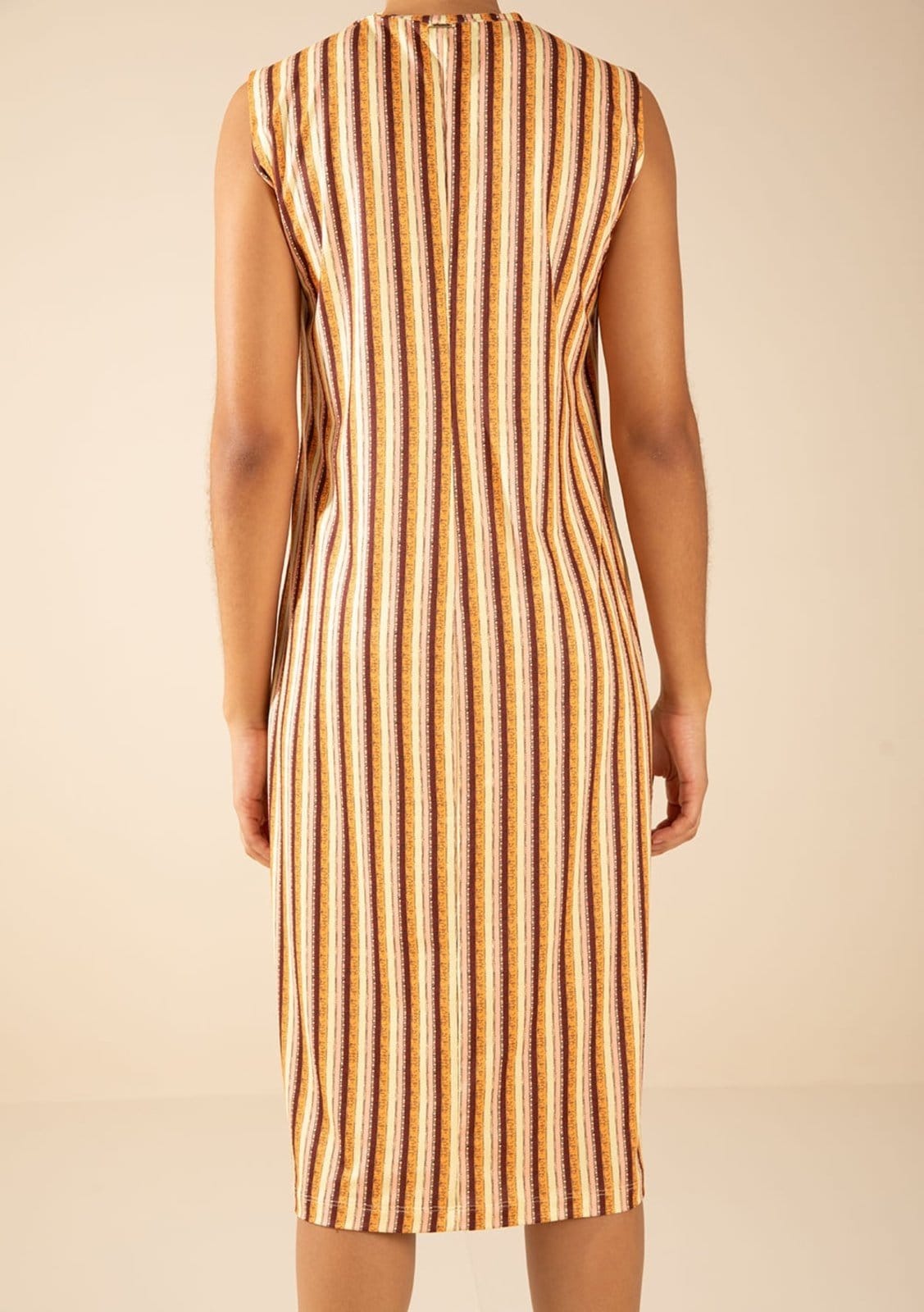 Vista 2 Vestido Morena Rosa Solto Decote Careca Sem Manga Midi Laranja Morena Rosa laranja rosa