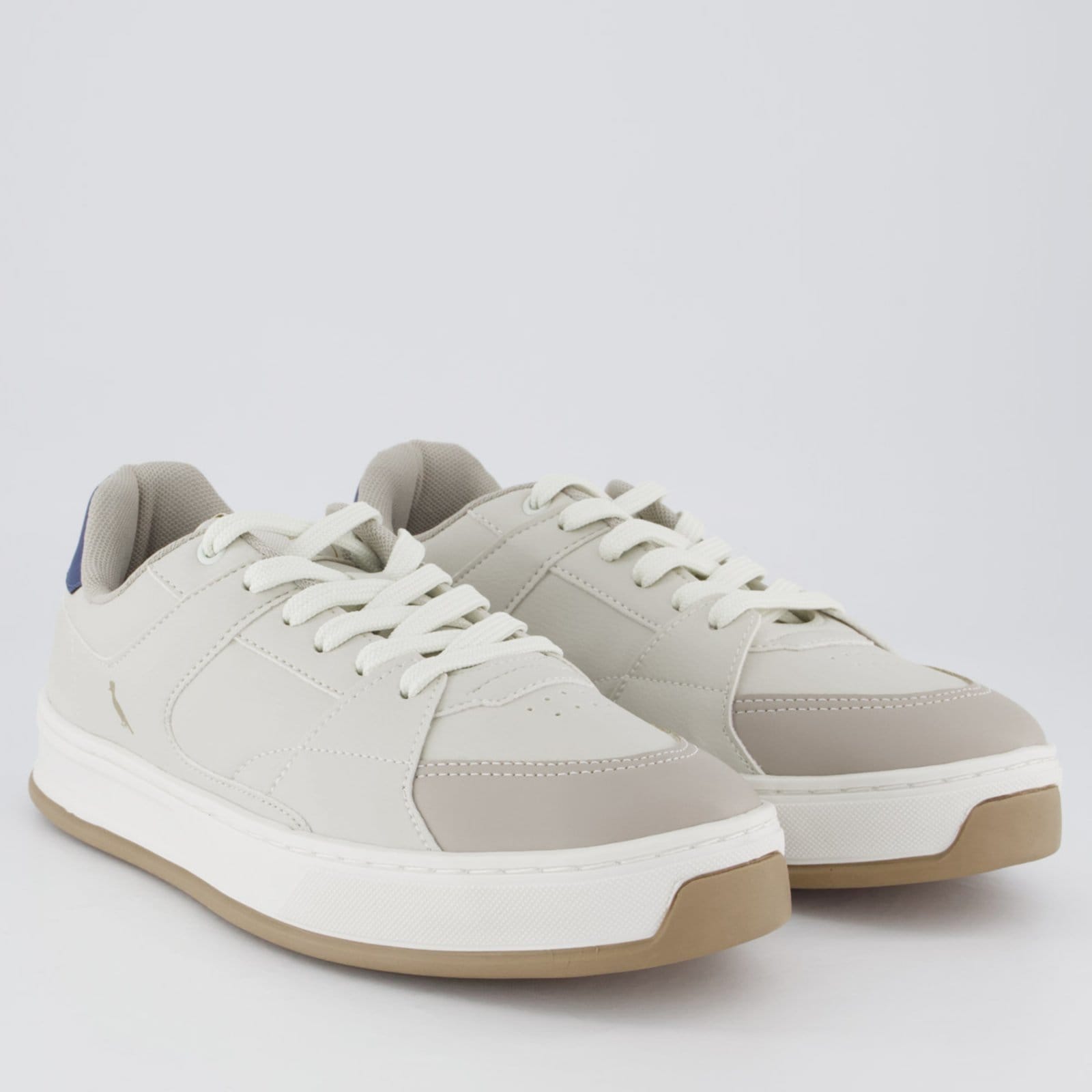 Vista 2 Tênis Reserva Roma Off White e Cinza Reserva branco white