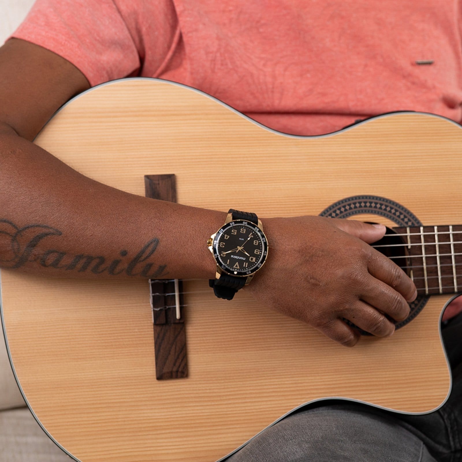 Vista 2 Relógio Masculino Esportivo Silicone Dourado Mondaine preto