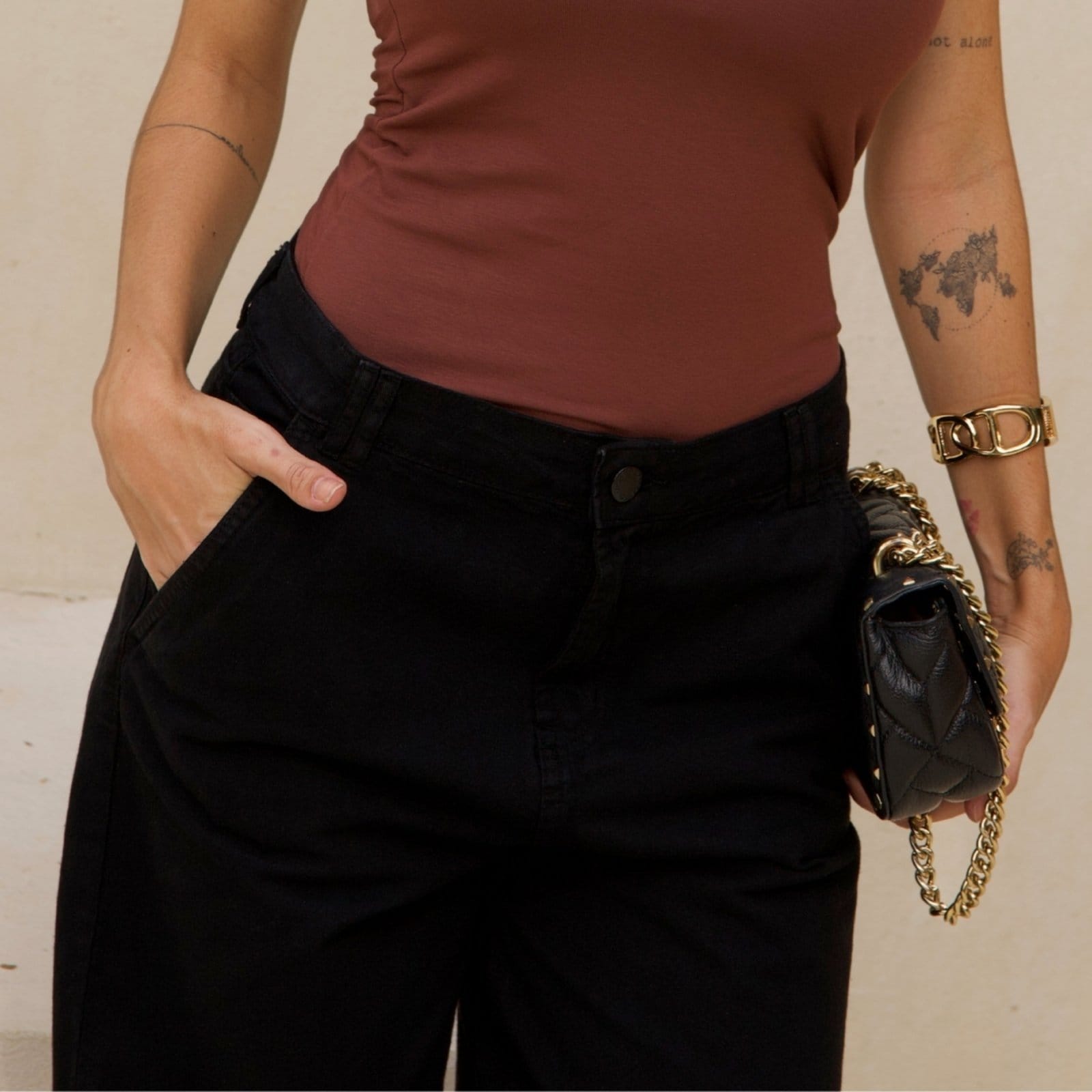 Vista 2 Calça Baggy Sarja Bolso-Faca Feminino Revanche Selímbria Revanche preto