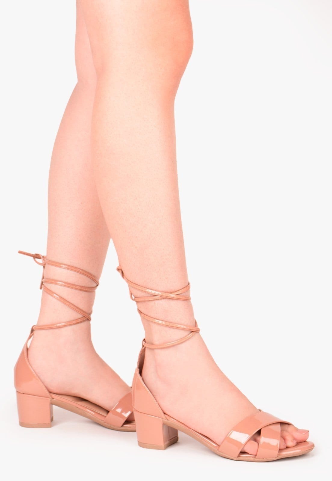 Vista 2 Sandália Feminina Salto Bloco Quadrado Baixo Verniz Tira Cruzada Amarração TAKATA BY RAFAEL TAKATA nude