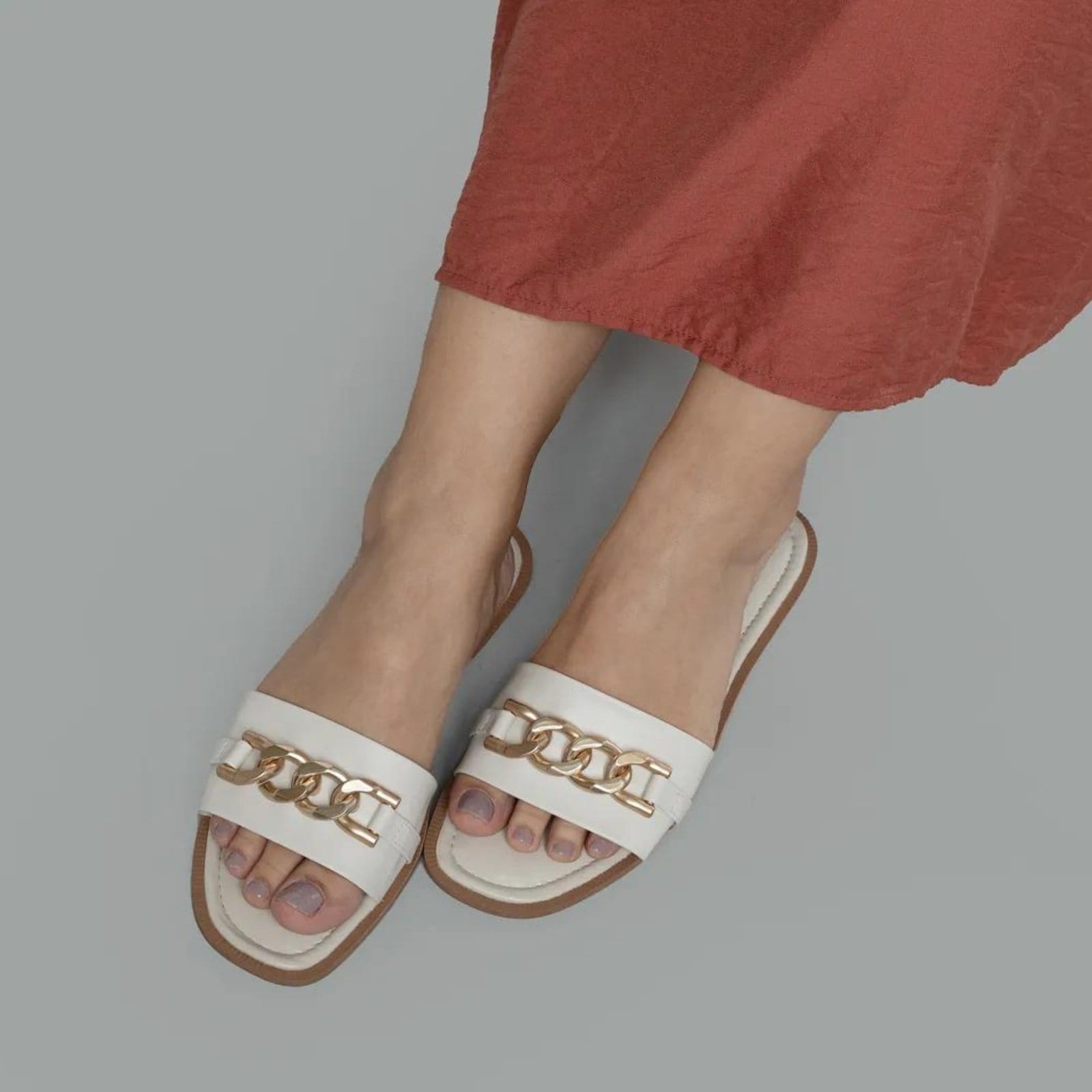 Sandália M Shuz Rasteira Corrente Feminina Off-white