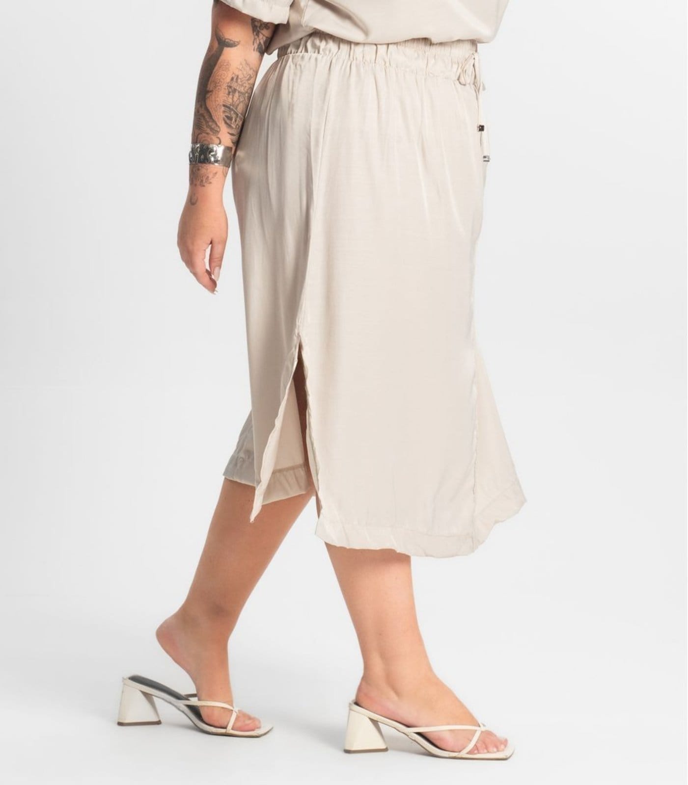 Vista 2 Saia Midi Plus Size Secret Glam Secret Glam bege