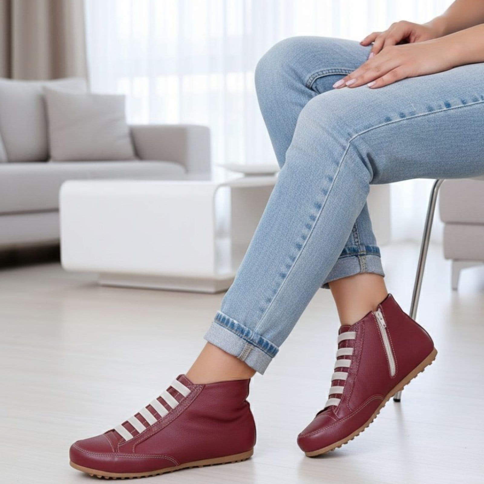 Vista 2 Botinha Feminina Rasteira em Couro com Zíper Vinho ROMEU E JULIETA SHOES bordô