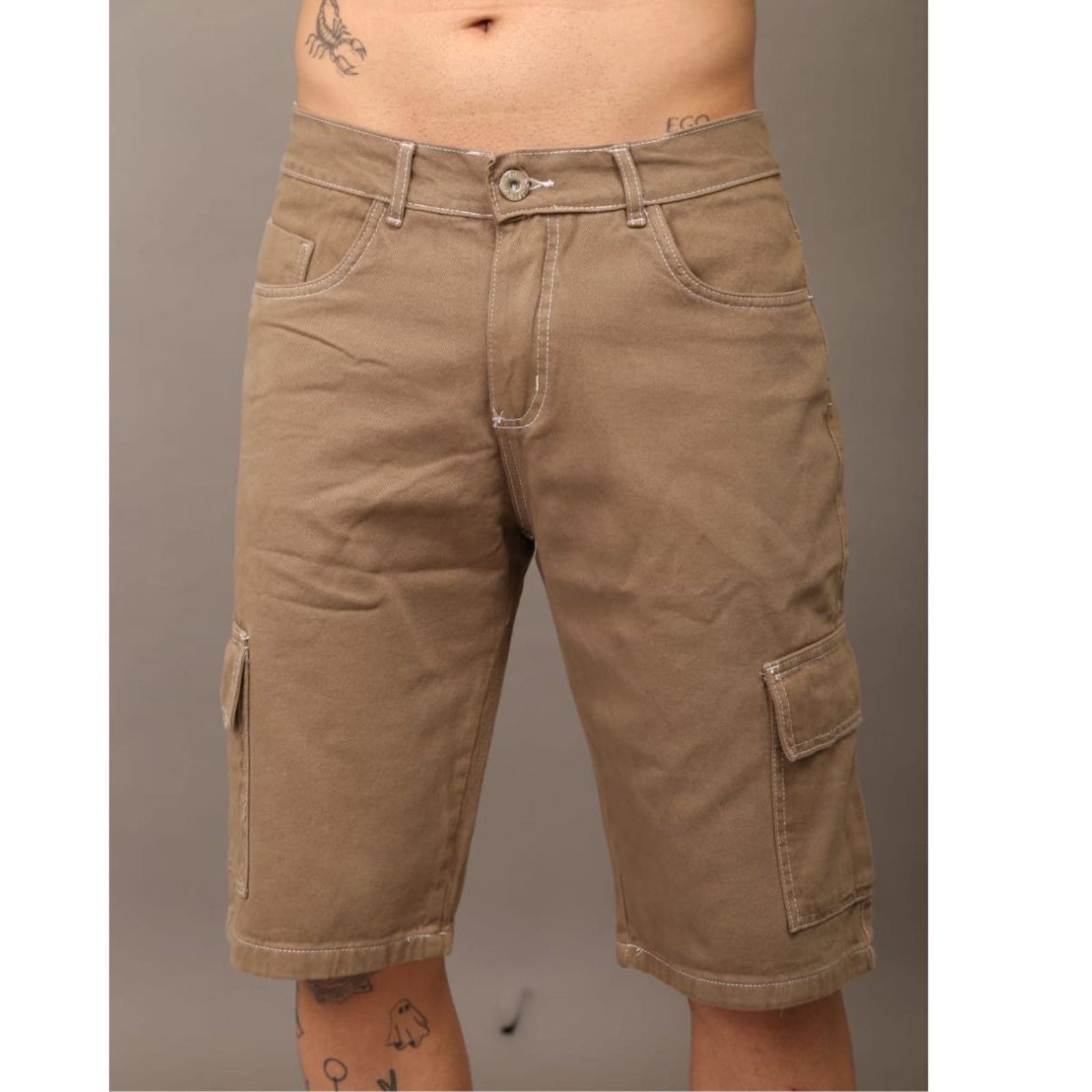 Vista principal Bermuda com Costura Branca Sarja Masculina Jeans Loka bege/cáqui