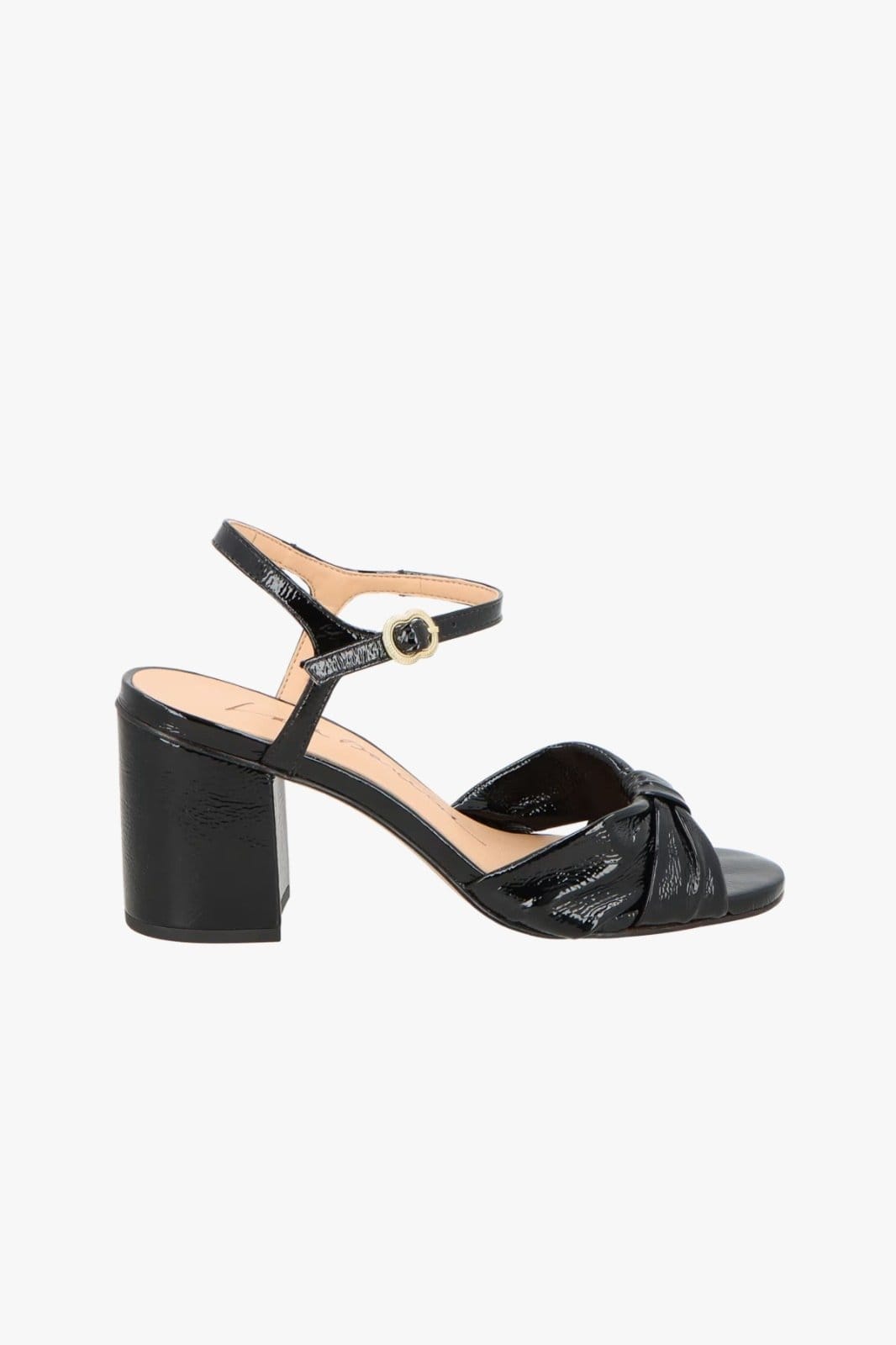 Vista 2 Sandalia Luiza Barcelos De Salto Bloco Medio Em Couro Envernizado Luiza Barcelos preto