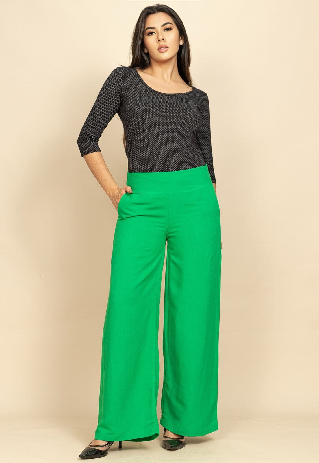 Vista 2 Calça Sapé de Linho Light Amazonia Vital verde