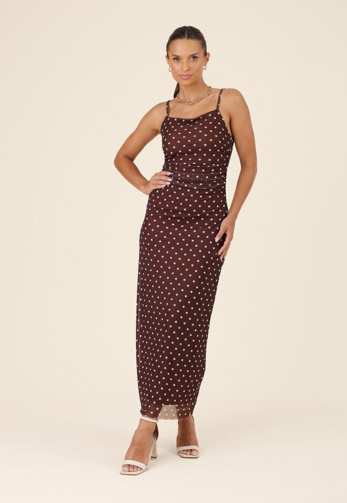 Vista principal Vestido Midi Pop Me Em Tule Poá Cocoa Alça Franzido Lateral Pop Me marrom