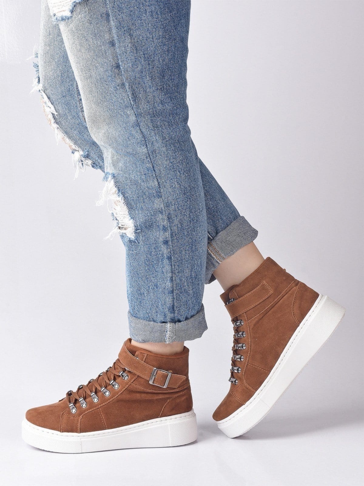 Vista 2 Tênis Botinha Salook Solado Branco Grosso Salook marrom