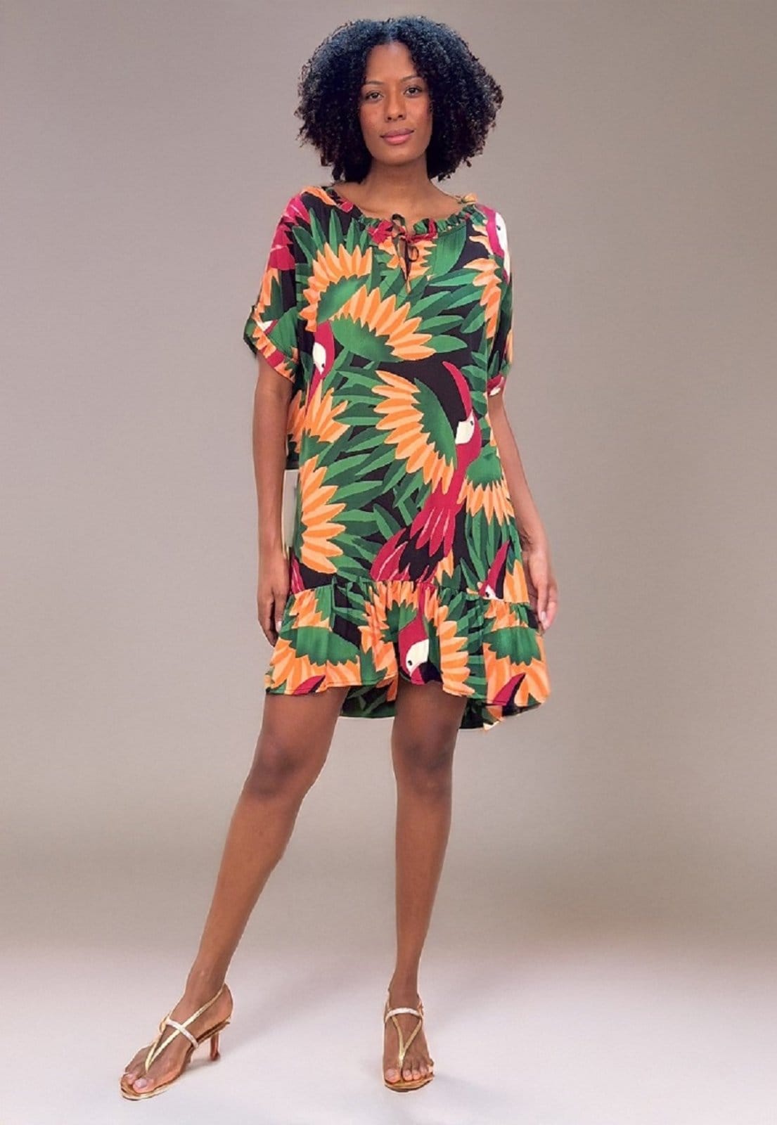 Vista 2 Vestido curto amplo gola princesa Festa dos Tucanos Amazonia Vital amarelo/verde/vermelho