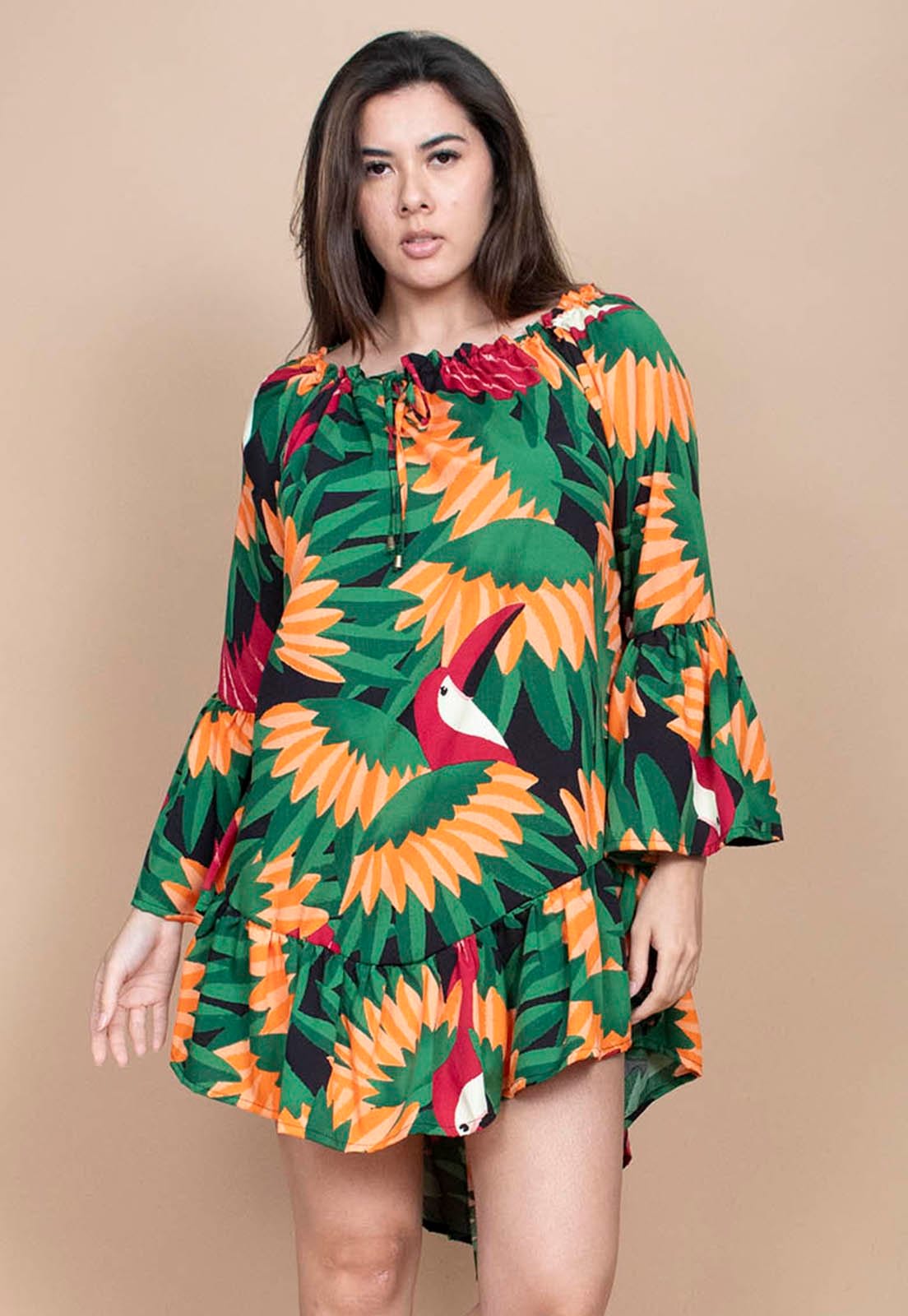 Vista 2 Vestido Curto Cabanafree Viscose Com Babados Estampa Festa dos Tucanos Cabanafree estampado/preto/vermelho