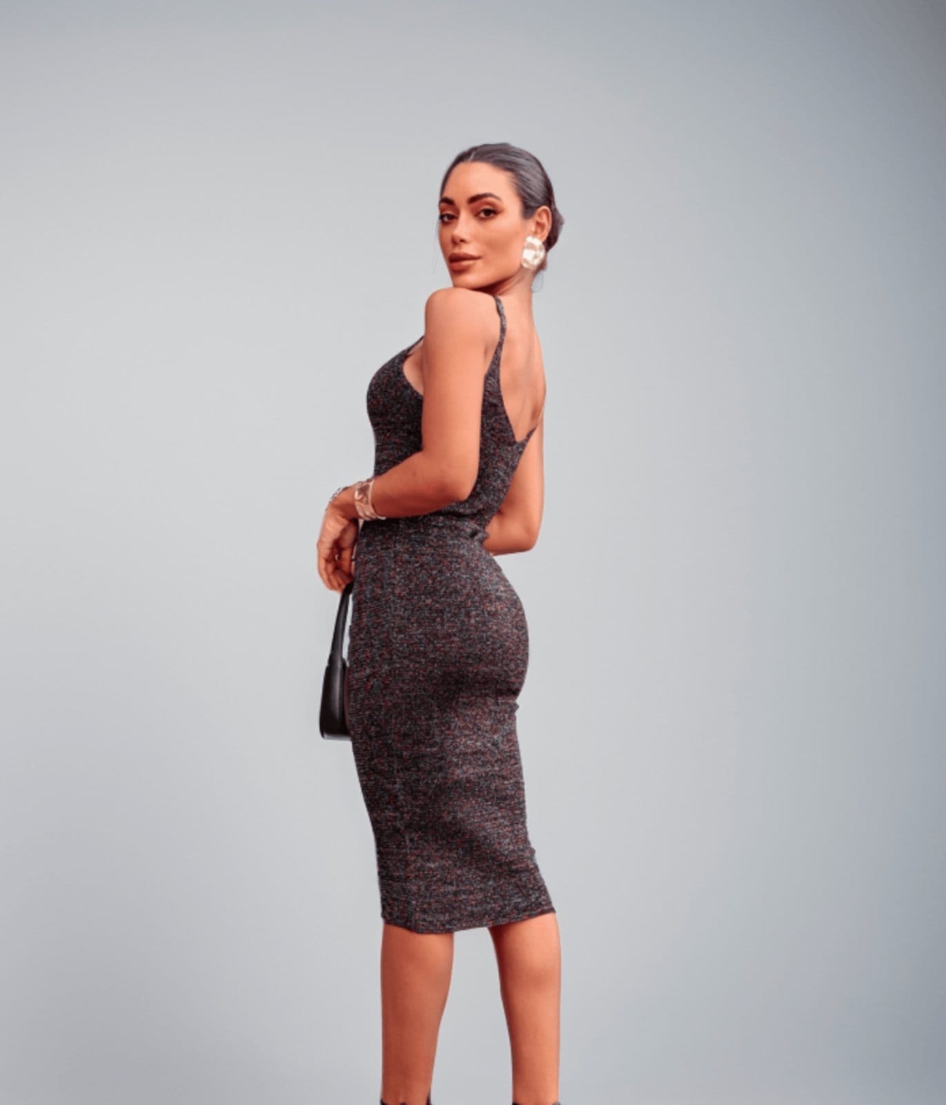 Vista 2 Vestido Cherry Line Midi Lurex Alça Fina Decote Frente e costas Tricô Cherry Line preto