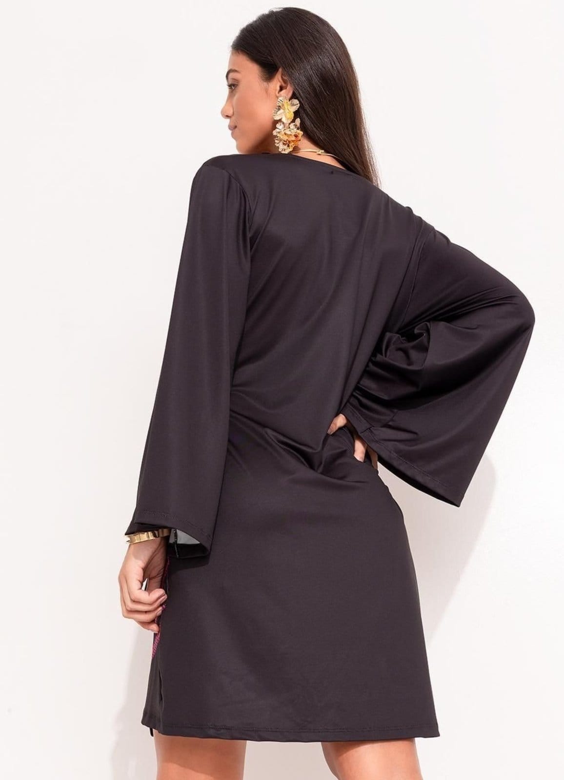 Vista 2 Vestido Malha Fria Folhagens Bordada Localizada Colorido Quintess preto