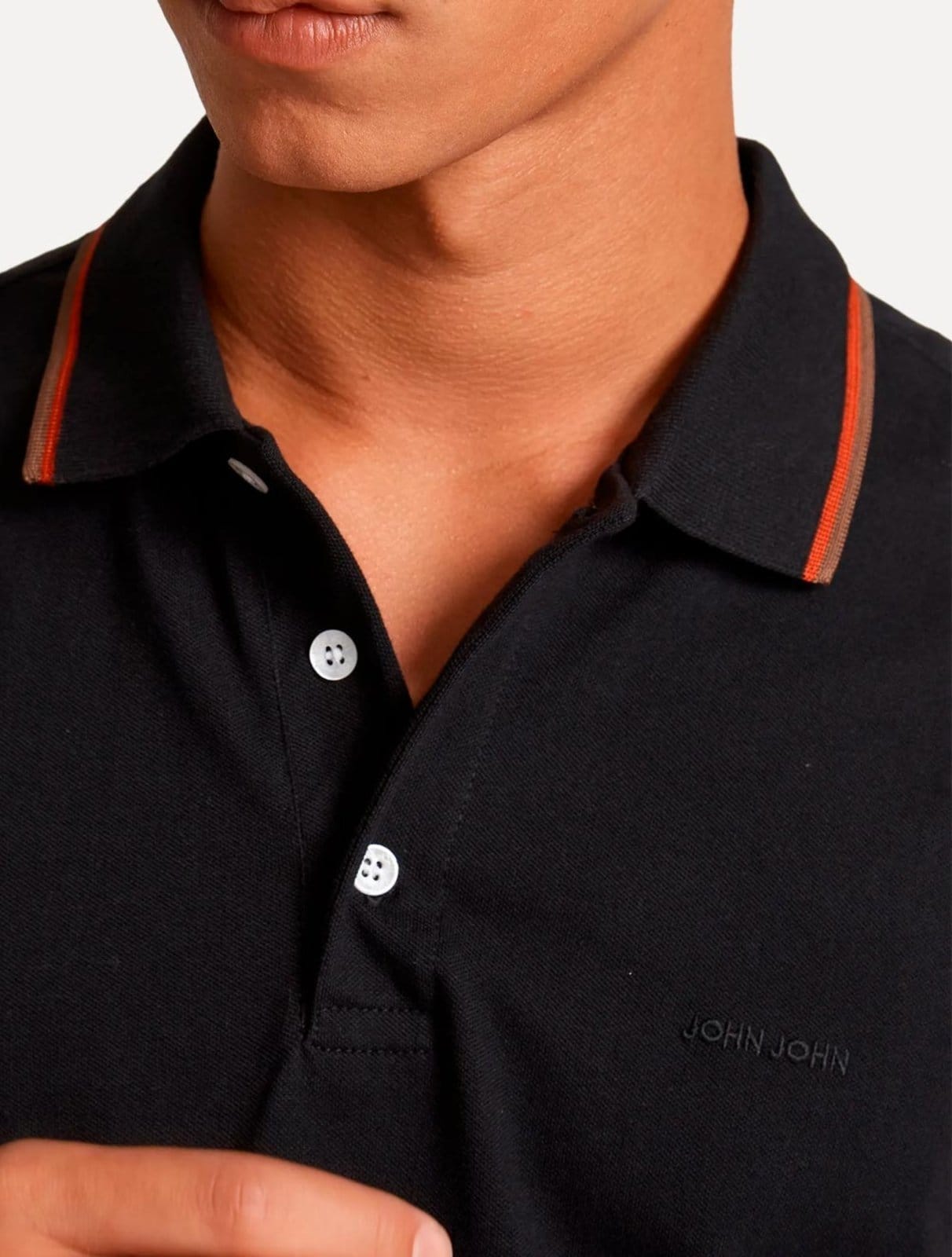 Vista 2 Polo John John Masculina Red Two Lines Preta John John preto red