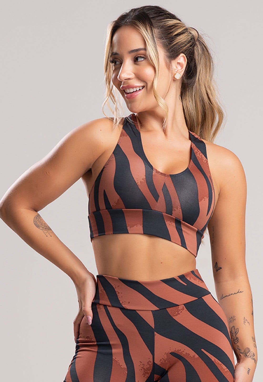 Vista 2 Top MVB Modas Nadador Fitness Suplex Safari Mvb Modas estampado/marrom/multicolorido/preto