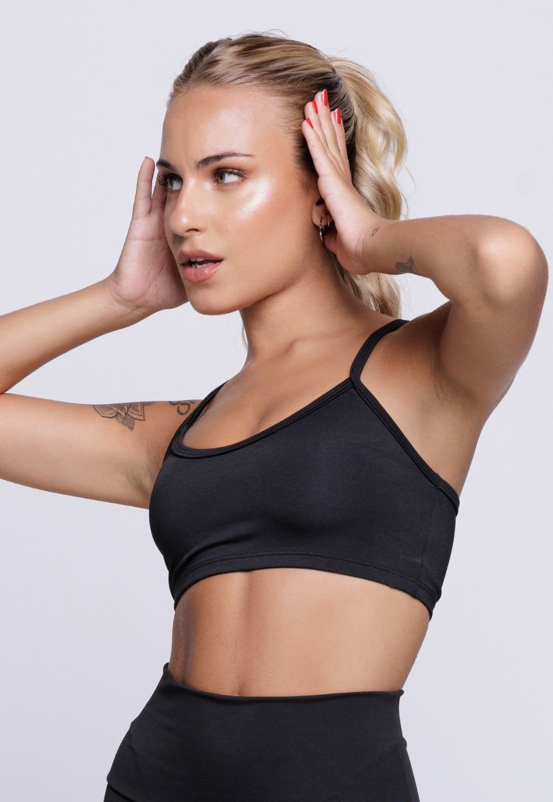 Vista 2 Top Fitness Nadador Feminino Alça Fina Academia VEKYO preto