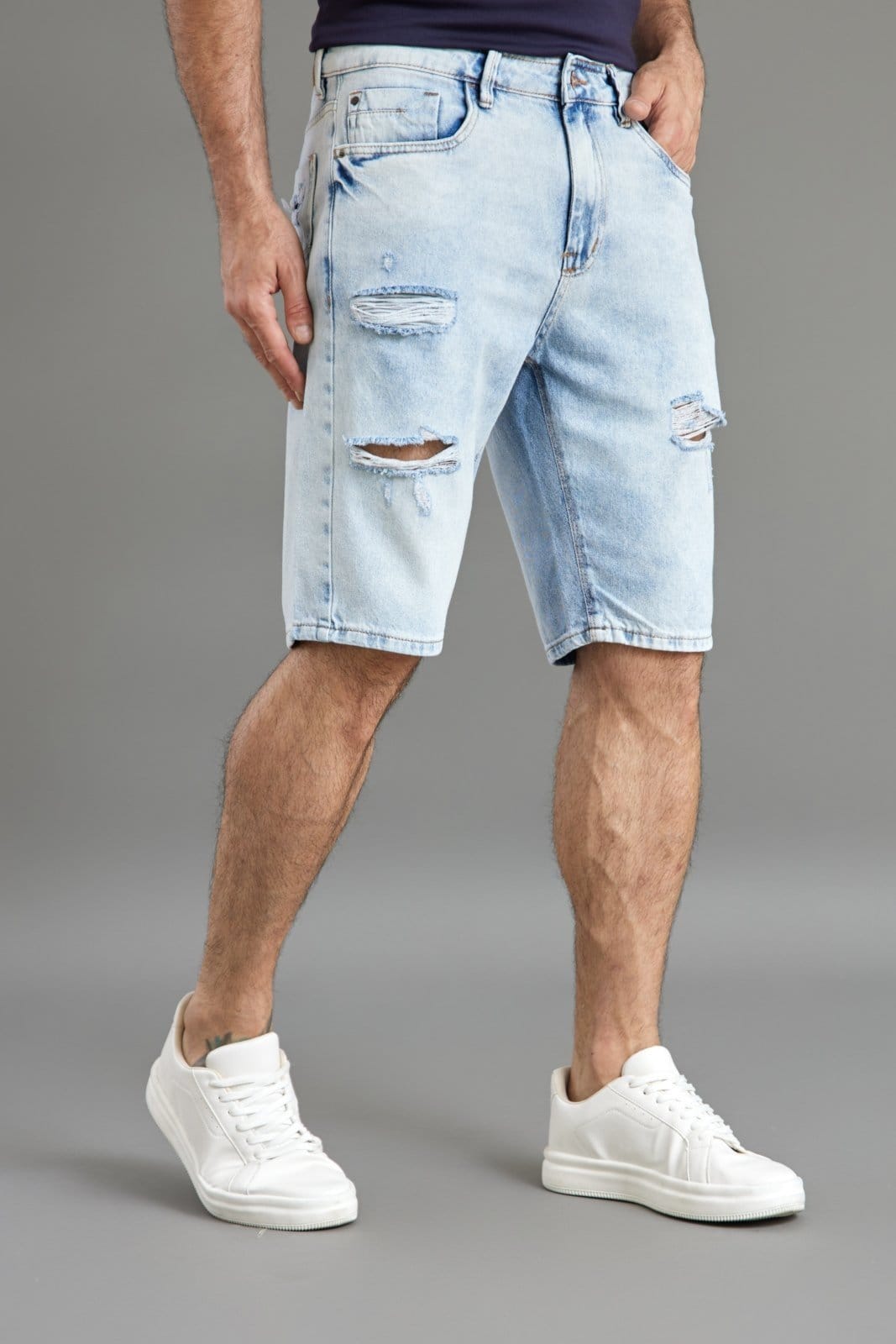 Vista principal Bermuda Jeans Masculina Destroyed Delavê Slim Dialogo Dialogo Jeans azul