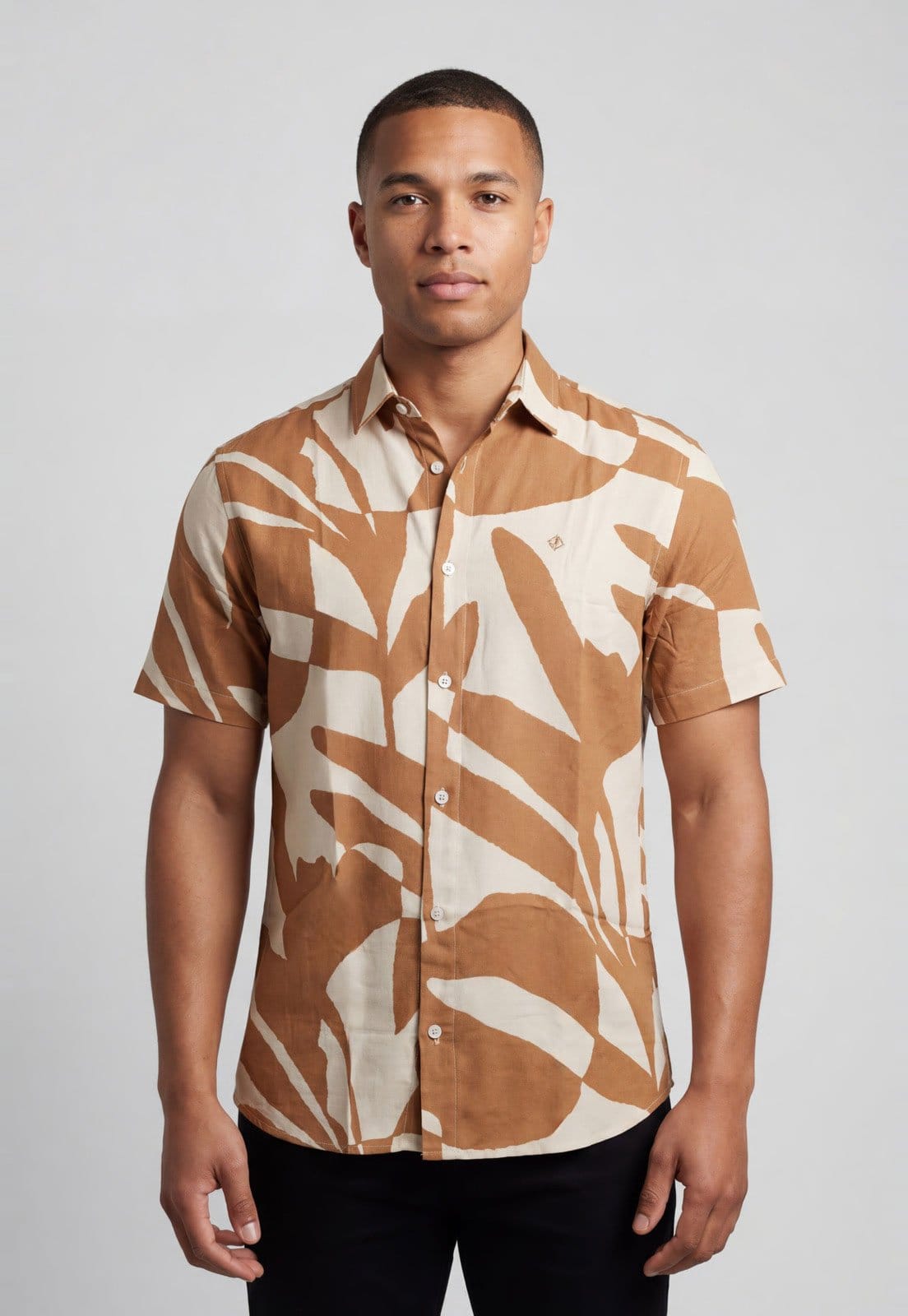 Vista principal Camisa Masculina Forum Estampada Forum caramelo