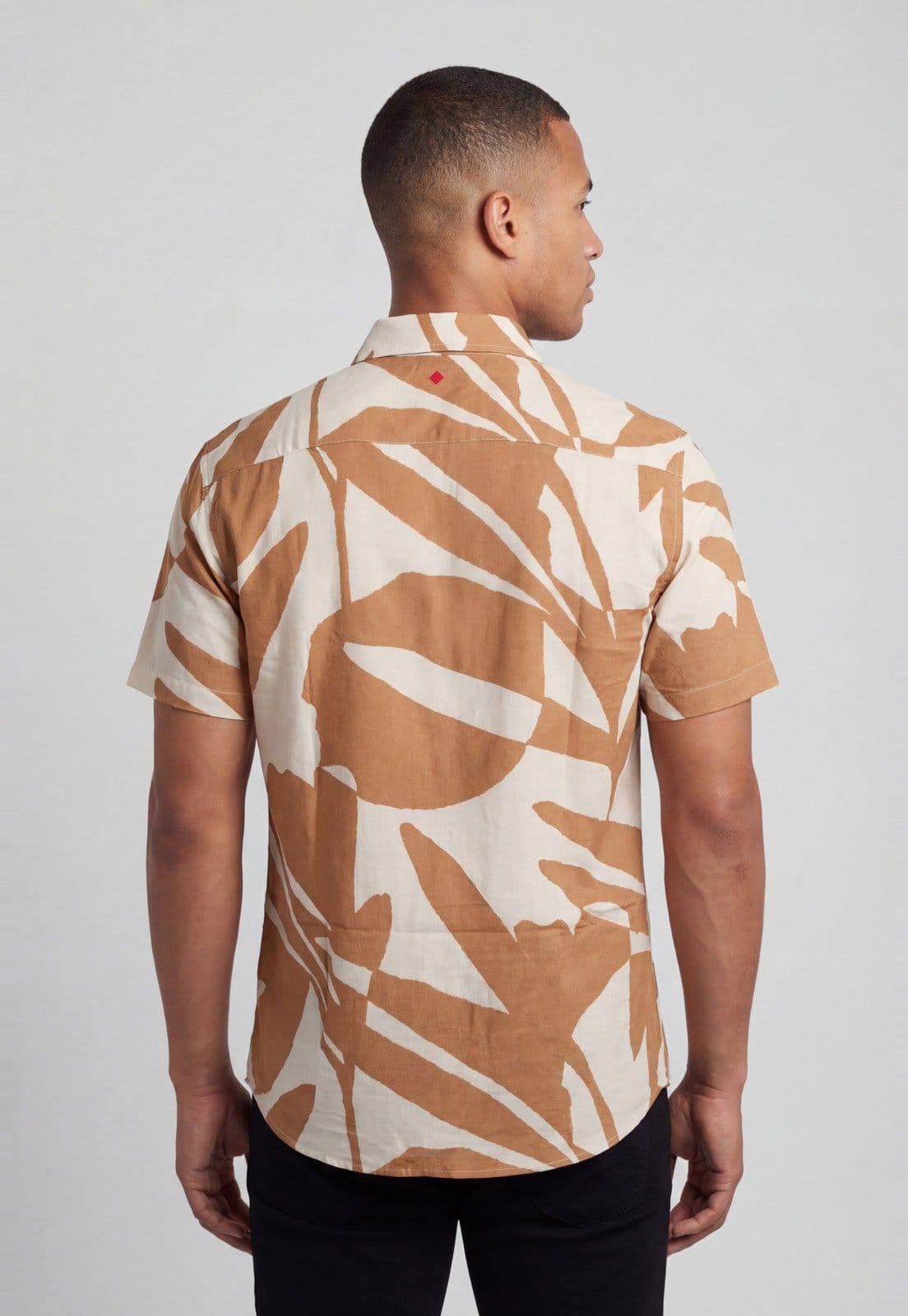 Vista 2 Camisa Masculina Forum Estampada Forum caramelo