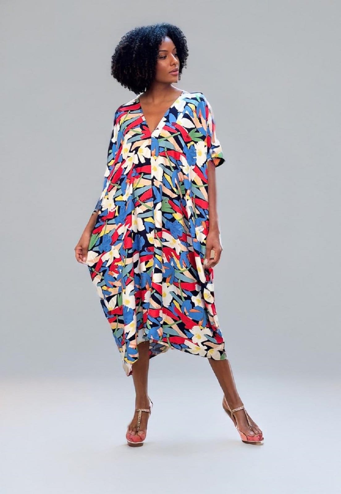 Vestido Kaftan Detalhes nas Costas Estampa Floresce