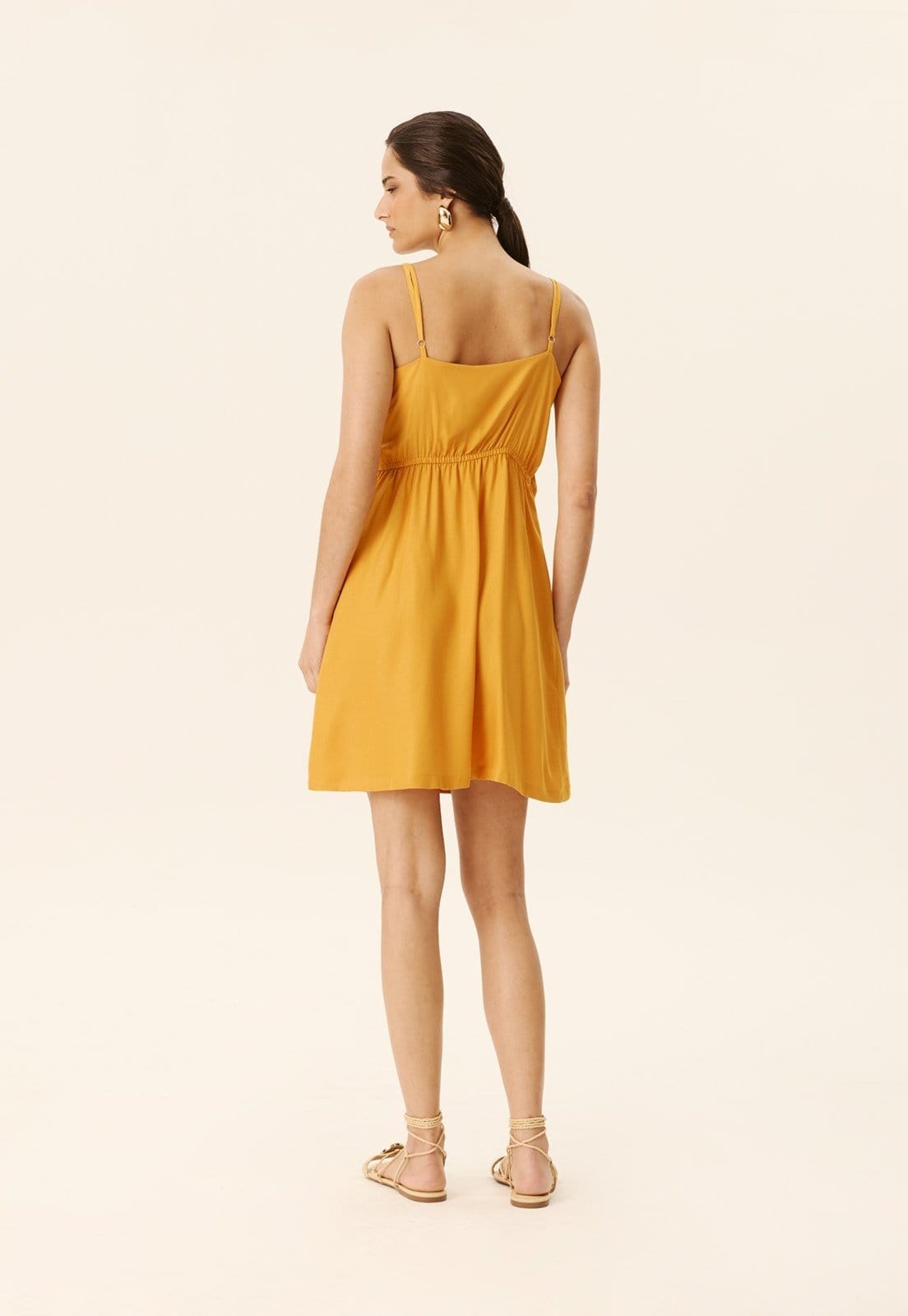 Vista 2 Vestido Curto Detalhe Babado CaCay amarelo