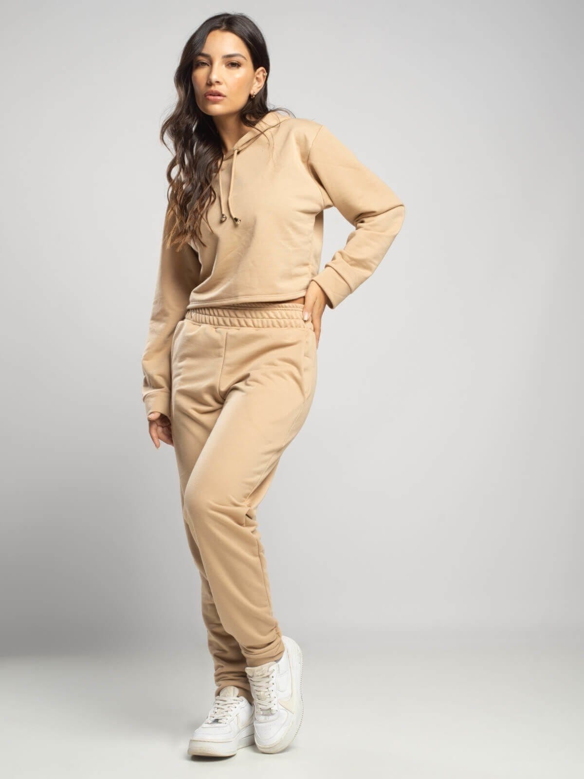 Conjunto Moletinho Feminino Calça Jogger e Casaco Cropped com Capuz Vicbela