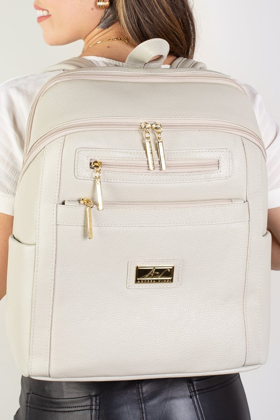 Mochila Andrea Vinci Grande De Couro Liso Marcela - Marfim