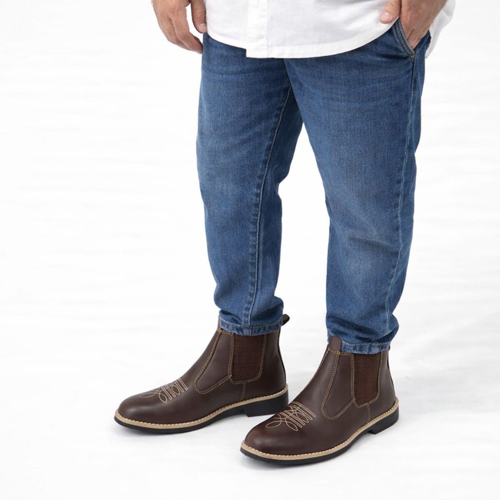 Vista 2 Bota Country Botina Masculina Chelsea Casual Confortavel Café Bia Ramos marrom