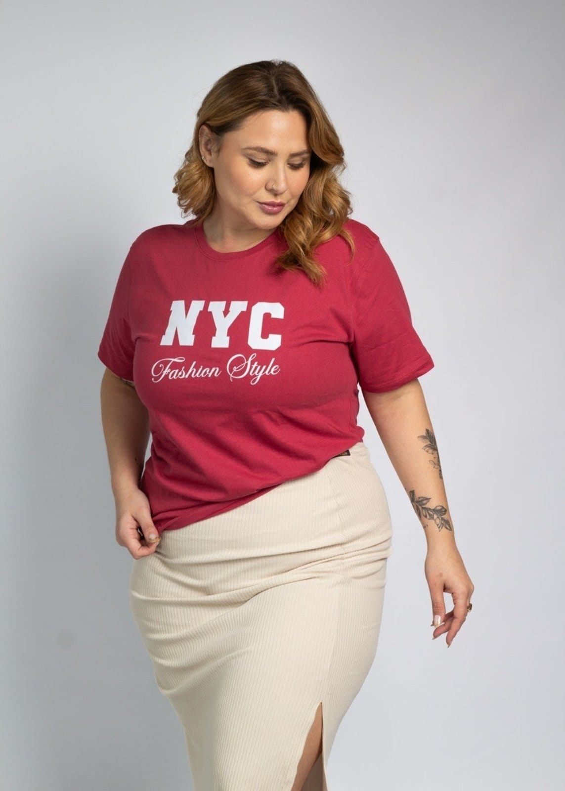 Vista 2 T-shirt Feminina Cianitas Cereja Estampa NYC Fashion Style Cianitas vermelho