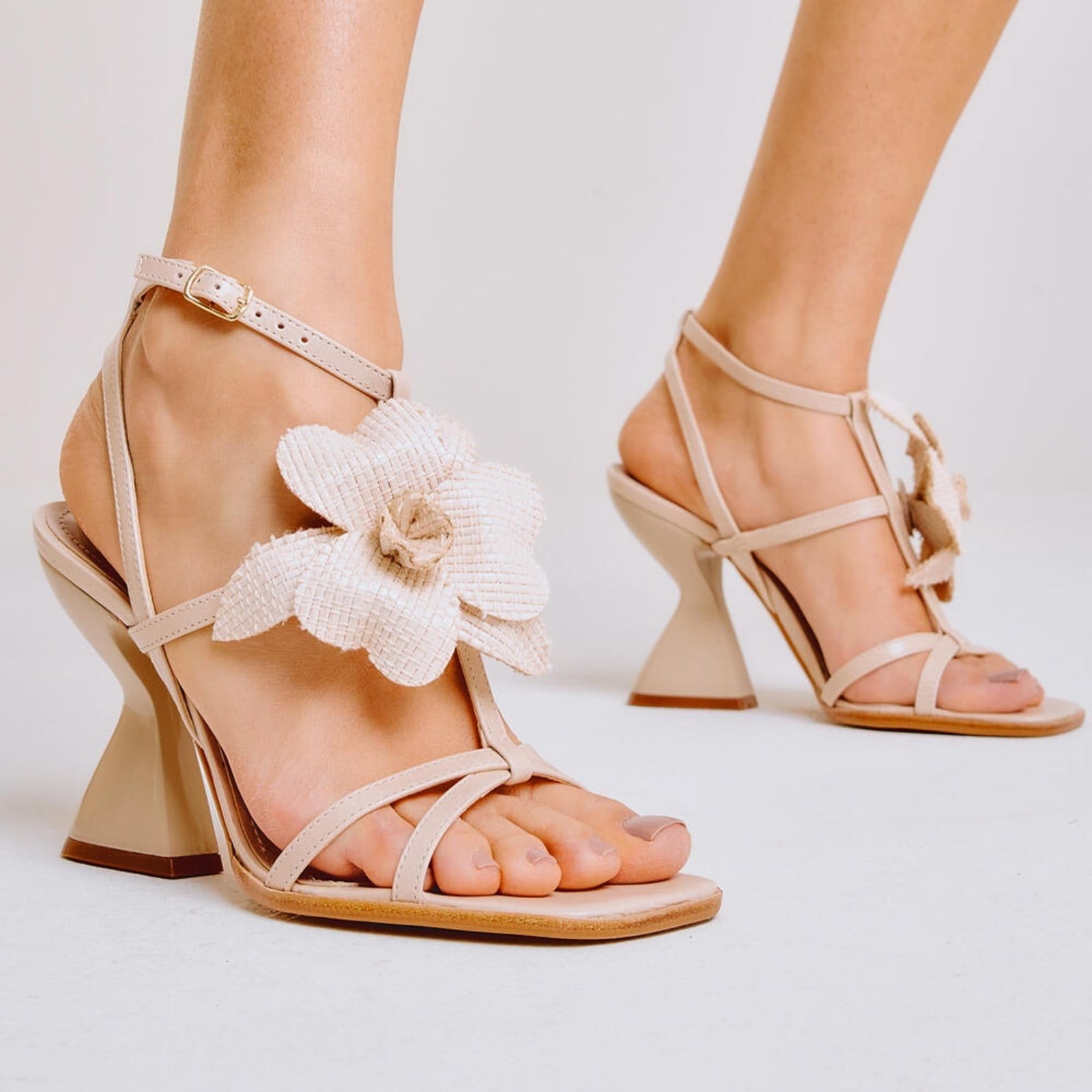 Vista 2 Sandália Couro Off White Salto Alto Cecconello 2718009-3 Cecconello off-white white