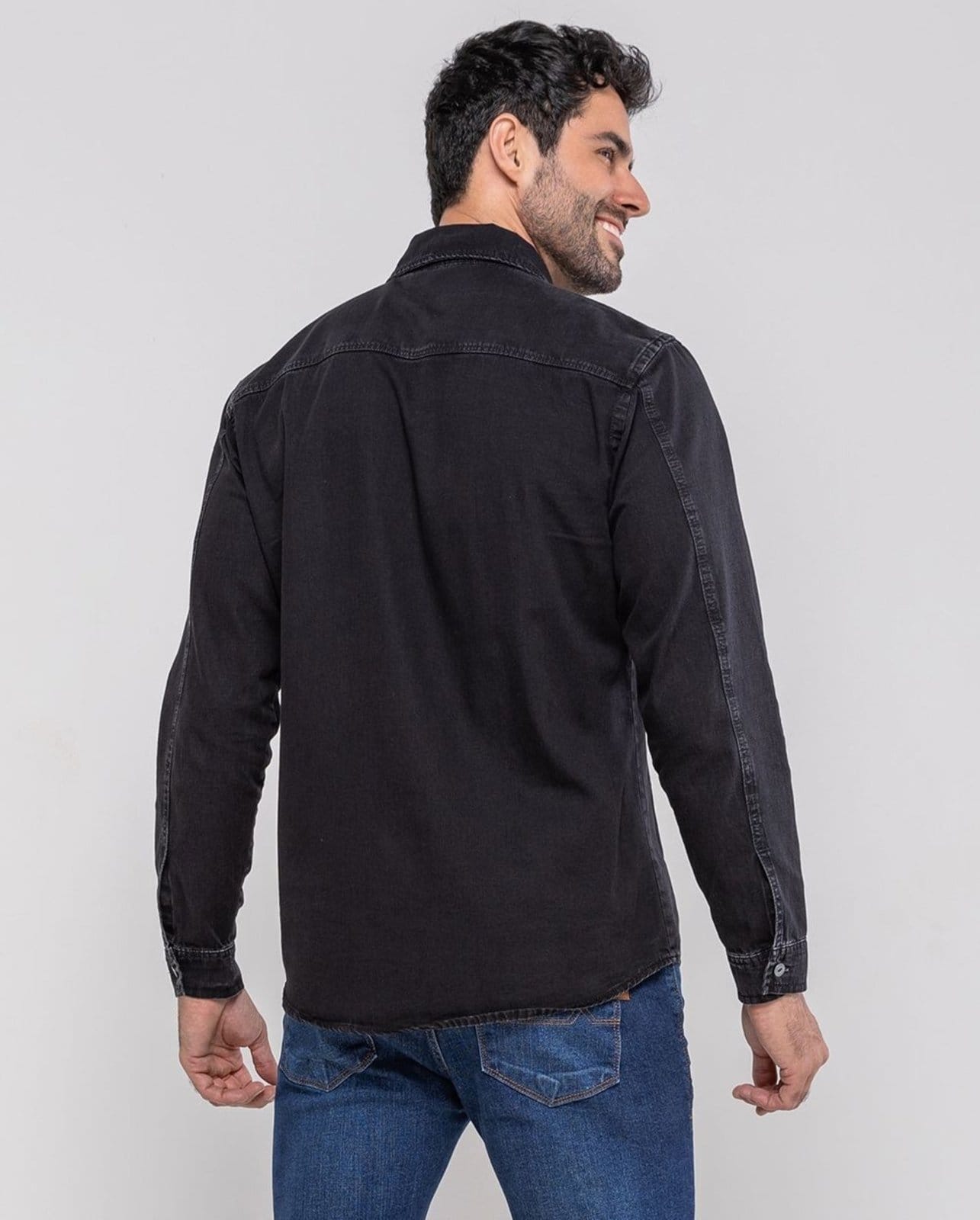 Vista 2 Camisa Jeans Masculina com Bolso Chapado 24608 Consciência preto